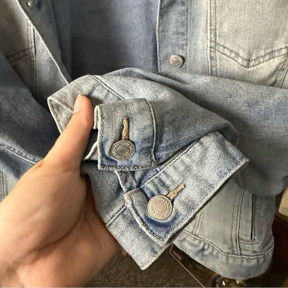 Time and Tru Long Sleeve Jean Jacket - Picture 5 of 9